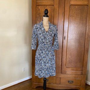 Ann Taylor Women's Blue and Black Wrap Knee Length Abstract Dress Size 4